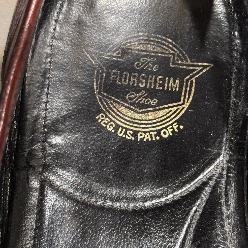 Florsheim~Tasseled Loafers~Size 8 1/2 D~Mens Black Cherry~Leather~Pre-Owned~ERC
